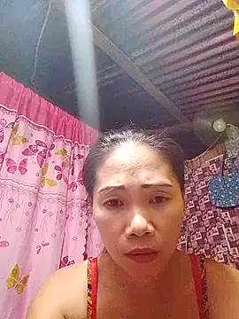 Snapshot of hotmom_lyn chatting on 26, 5, 2026 hotmom lyn online show from 26, 5, 2026