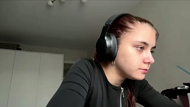 elfLiana online show from 2, 6, 2026