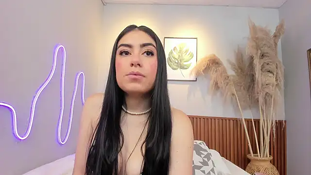 Snapshot of CARLA_FERRERM chatting on 6, 6, 2026 CARLA FERRERM online show from 6, 6, 2026