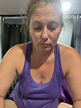 amberhotts2025 online show from 24, 6, 2026