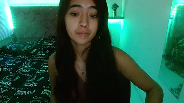 sofiacumgil online show from 20, 7, 2026