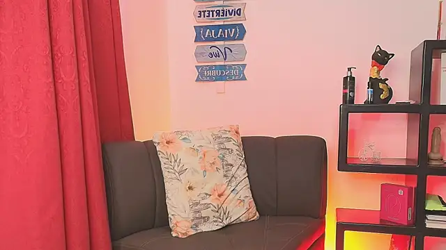 NaughtyxNicolle online show from 23, 7, 2026