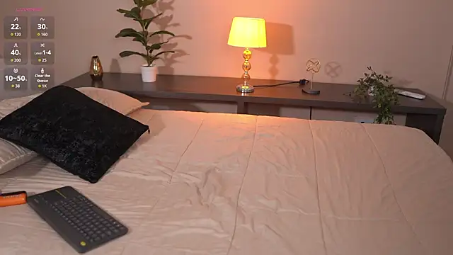 Naomi Silk online show from 28, 7, 2026