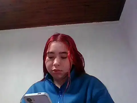 Snapshot of Annisofi000 chatting on 4, 6, 2026 Annisofi000 online show from 4, 6, 2026