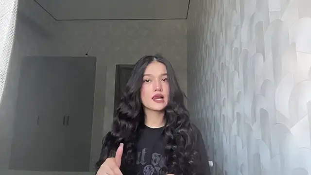 Snapshot of LisetteParajon chatting on 8, 6, 2026 LisetteParajon online show from 8, 6, 2026