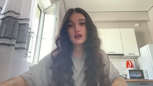 Snapshot of LisetteParajon chatting on 4, 7, 2026 LisetteParajon online show from 4, 7, 2026