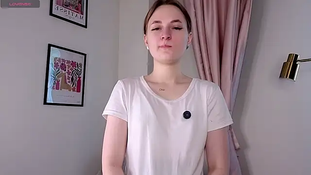 LeishaChamblee online show from 8, 6, 2026