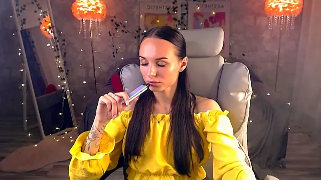 Snapshot of NicoleMerz chatting on 4, 6, 2026 NicoleMerz online show from 4, 6, 2026