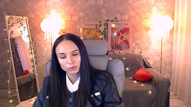 Snapshot of NicoleMerz chatting on 5, 6, 2026 NicoleMerz online show from 5, 6, 2026