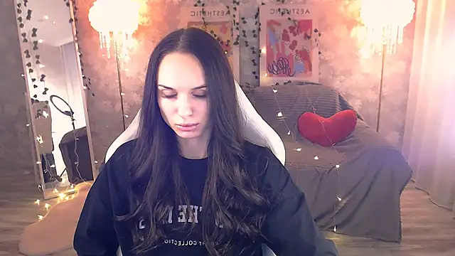 Snapshot of NicoleMerz chatting on 10, 6, 2026 NicoleMerz online show from 10, 6, 2026