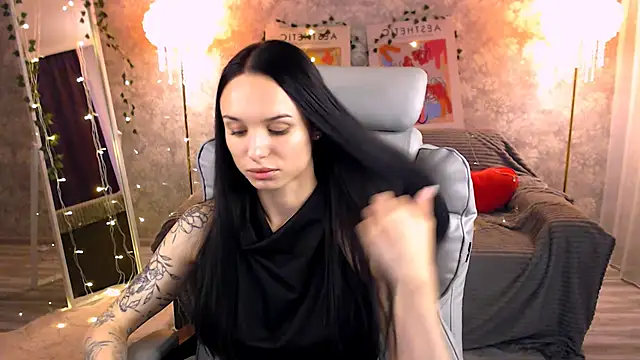 Snapshot of NicoleMerz chatting on 19, 6, 2026 NicoleMerz online show from 19, 6, 2026