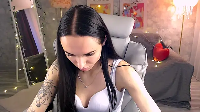 Snapshot of NicoleMerz chatting on 23, 6, 2026 NicoleMerz online show from 23, 6, 2026
