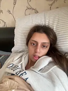 brownpetitegirlxo online show from 10, 6, 2026