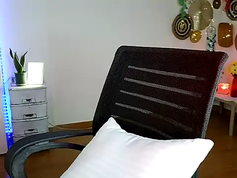 Yalinahotty online show from 11, 6, 2026