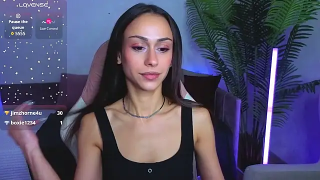 Petite Moly online show from 22, 6, 2026