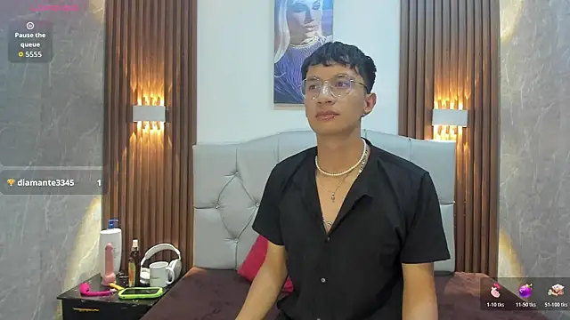 Snapshot of Julian_Foxxx chatting on 27, 5, 2026 Julian Foxxx online show from 27, 5, 2026
