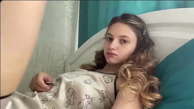 HeIen cute online show from 17, 7, 2026
