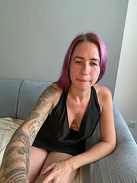 GermanMilfJasmin online show from 28, 7, 2026