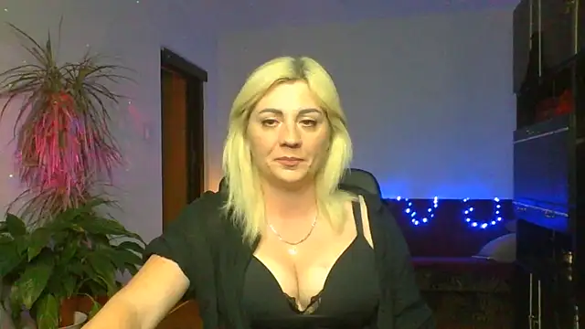 LunaaKiss online show from 5, 7, 2026