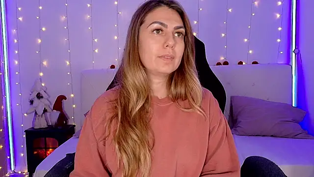 LindaWhite  online show from 14, 12, 2025