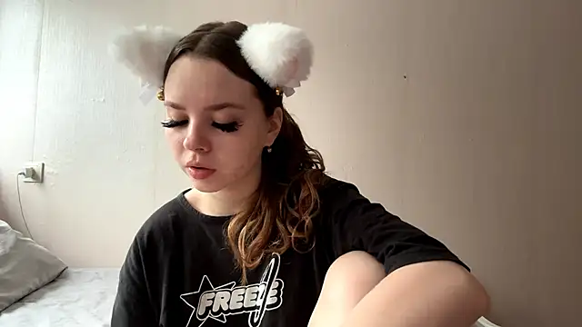 Snapshot of T1ffanyL chatting on 8, 6, 2026 T1ffanyL online show from 8, 6, 2026