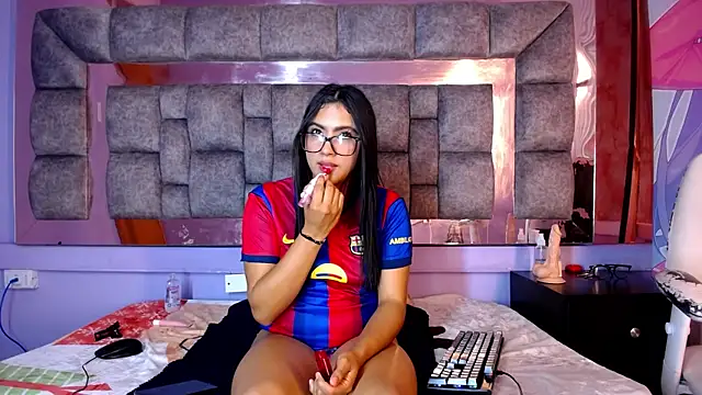 Holly Watson  online show from 28, 7, 2026