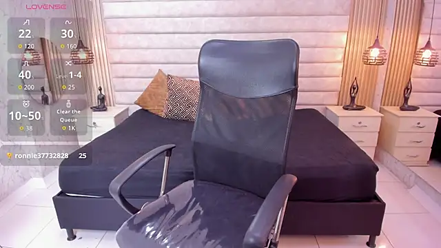Cloe Monroee  online show from 20, 6, 2026