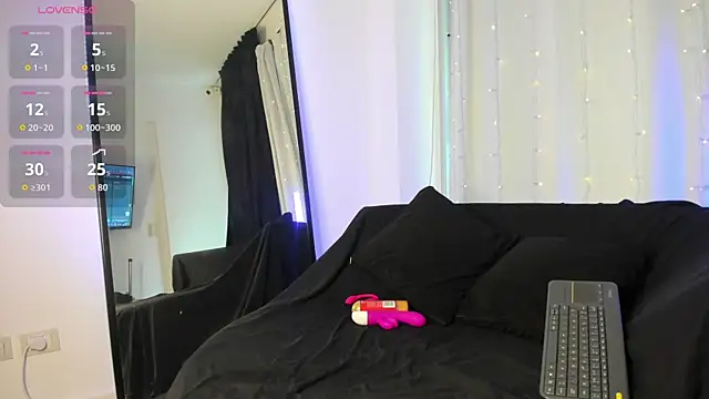 ScarlettJhonsonn online show from 28, 7, 2026