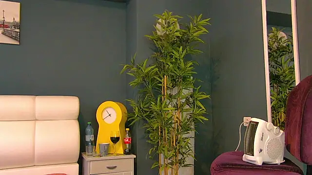 Tiny Tease online show from 28, 7, 2026