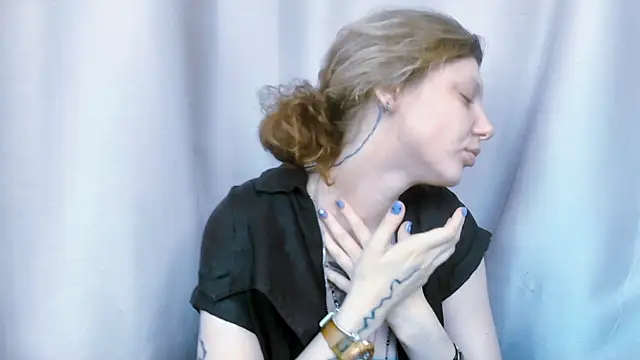 VivienDarkbloom online show from 6, 6, 2026