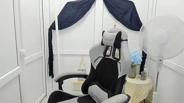 Vanilla Vixen online show from 28, 7, 2026