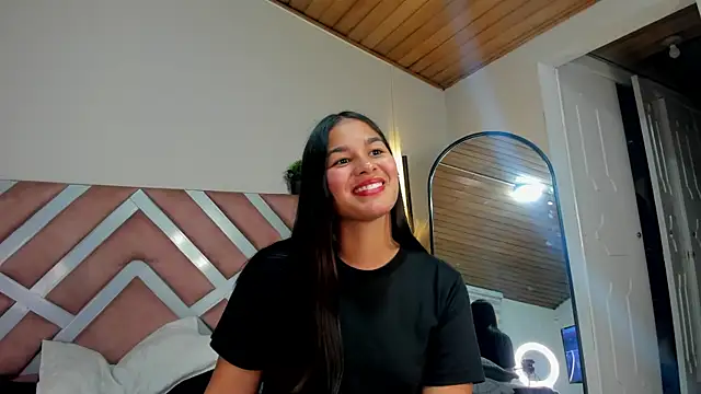 Layra rous online show from 16, 6, 2026