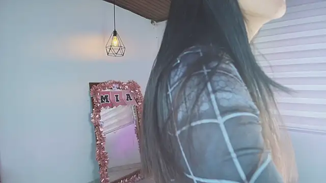 mia zafirr online show from 24, 7, 2026