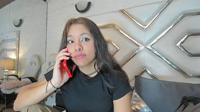 Chloe Belll online show from 29, 7, 2026