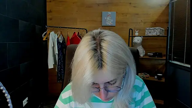 DaisyHopkins online show from 21, 6, 2026