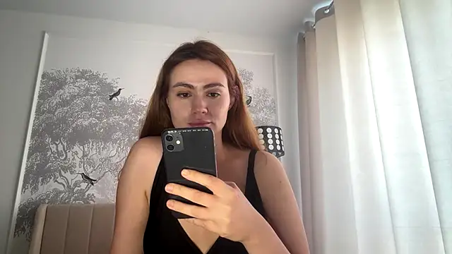 Snapshot of LolaOops chatting on 19, 6, 2026 LolaOops online show from 19, 6, 2026