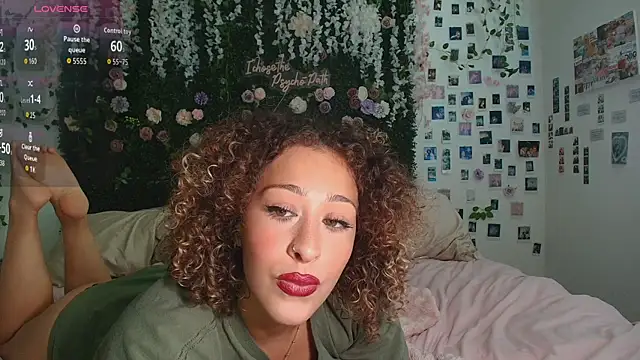 LyraCovee online show from 27, 7, 2026