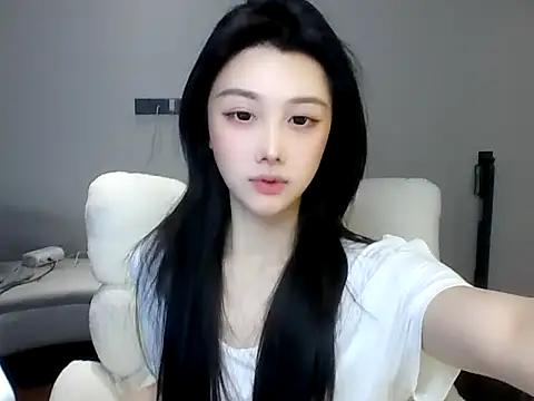 Snapshot of SylvieMaya chatting on 12, 6, 2026 SylvieMaya online show from 12, 6, 2026