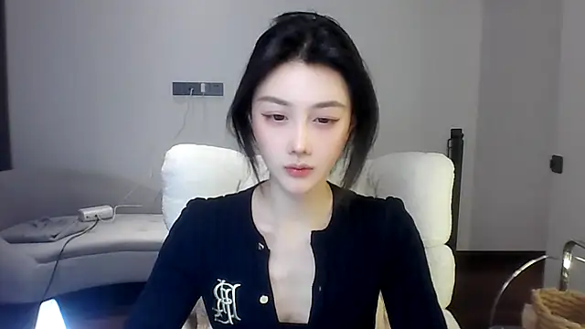 Snapshot of SylvieMaya chatting on 13, 6, 2026 SylvieMaya online show from 13, 6, 2026