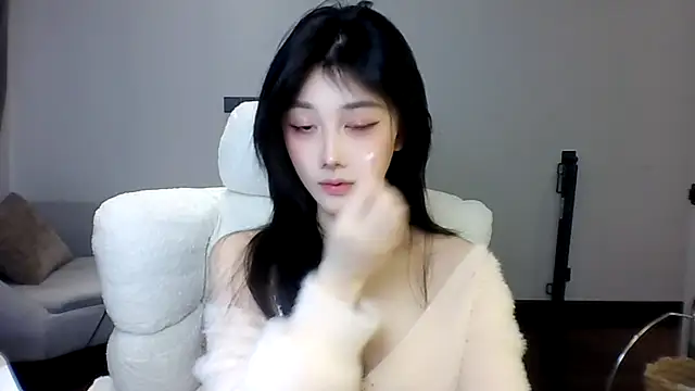 Snapshot of SylvieMaya chatting on 23, 7, 2026 SylvieMaya online show from 23, 7, 2026
