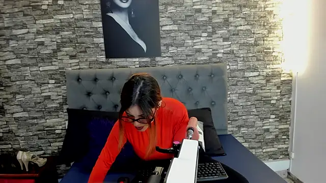 AngeliqueGirard online show from 5, 7, 2026