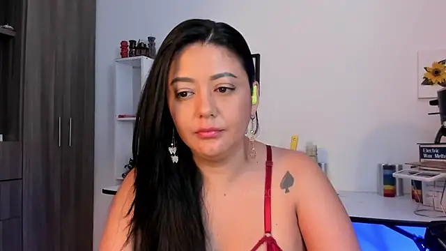 LauraToro  online show from 13, 6, 2026