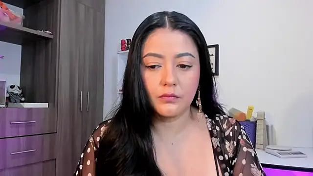 LauraToro  online show from 16, 6, 2026