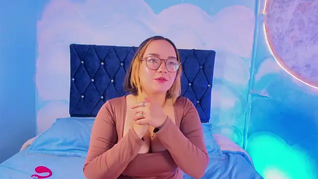 SilviaSmithh online show from 9, 6, 2026