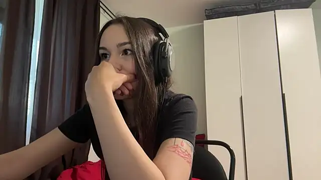 HotGirlMilla online show from 19, 6, 2026