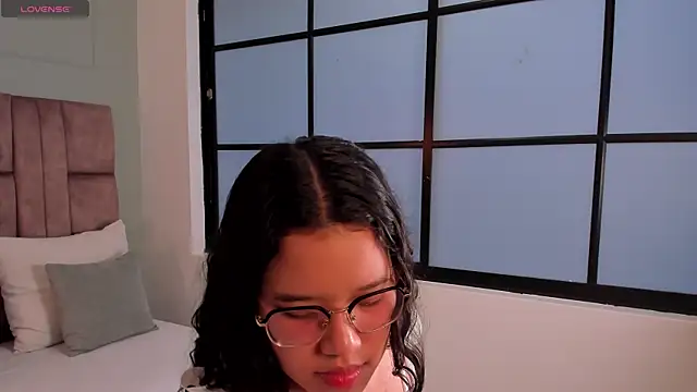 shayra alina online show from 22, 7, 2026