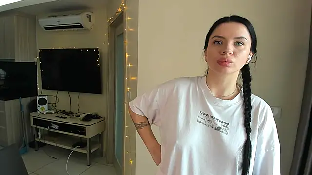 Evelyne xxo online show from 5, 7, 2026