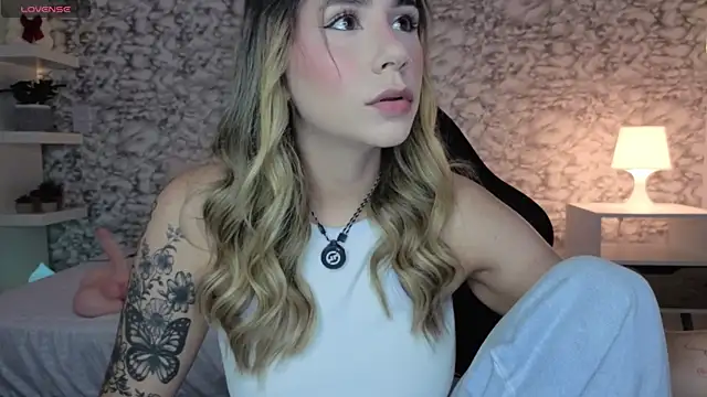 Snapshot of Isabella_Bliss chatting on 27, 7, 2026 Isabella Bliss online show from 27, 7, 2026