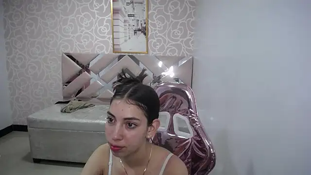 Snapshot of KiaraStar_ch chatting on 3, 7, 2026 KiaraStar ch online show from 3, 7, 2026