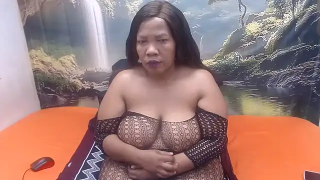 CURVYELEGANCExxx online show from 15, 7, 2026